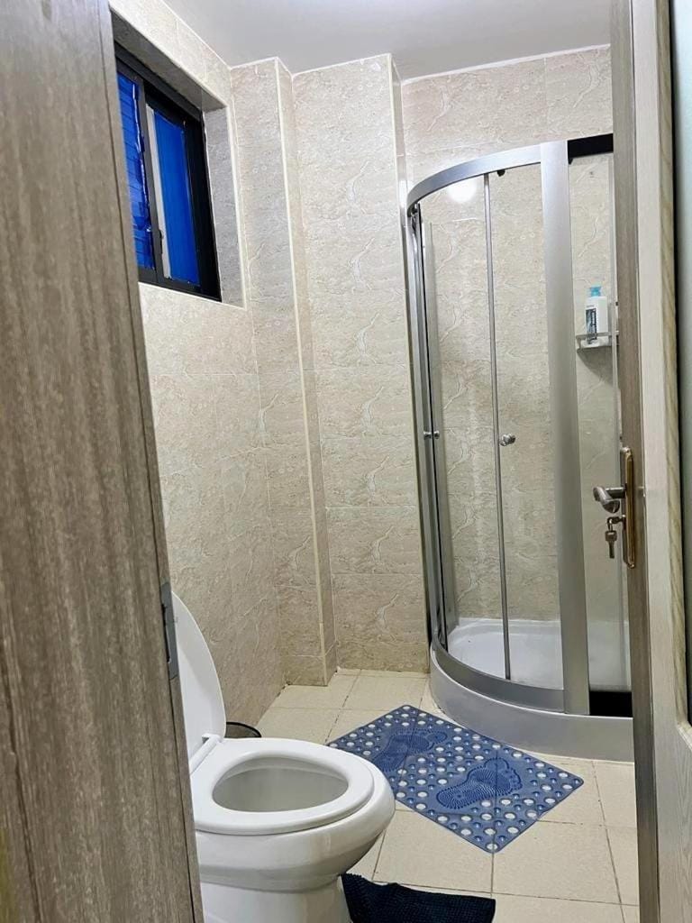 Beautifully and Elegantly furnished three bedroom with swimming pool fully equipped gym ample parking and children playing ground and a relaxing rooftop with an amazing scenic city views Apartment in Nairobi