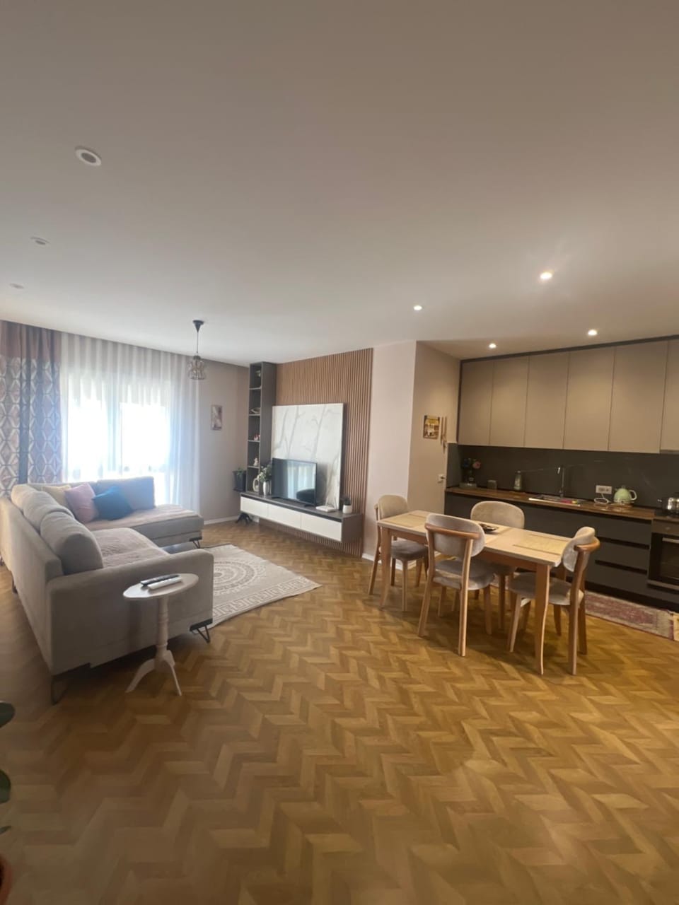 Communal lounge/ TV room, TV and multimedia, Kitchen or kitchenette, Living room, Seating area