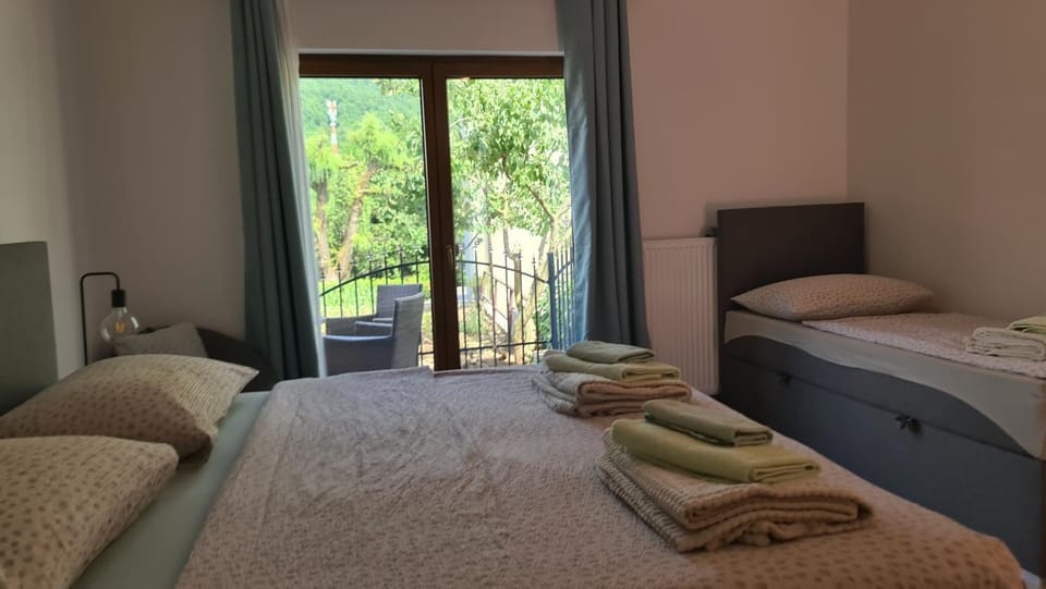Bed, Photo of the whole room, Bedroom, towels