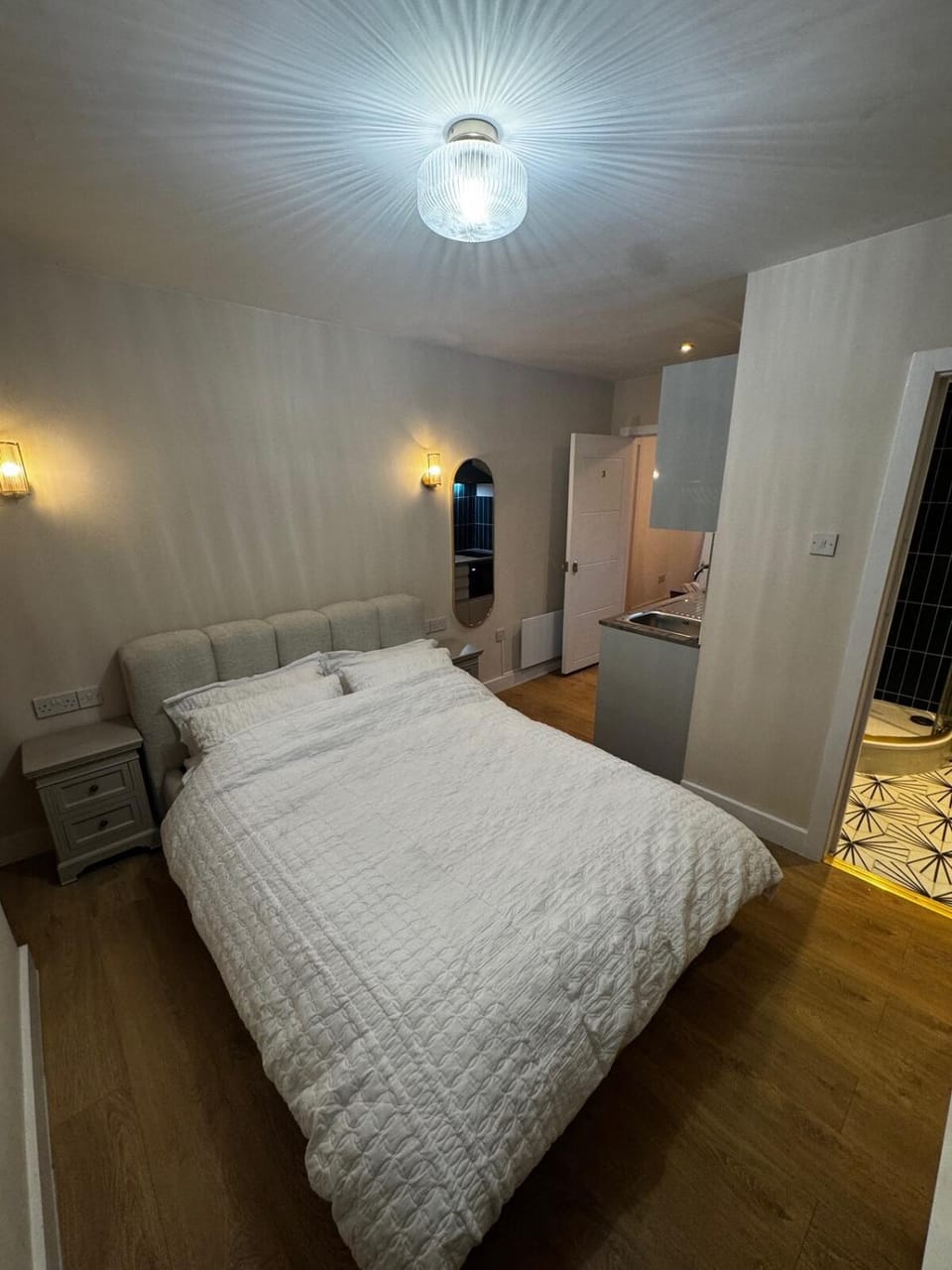 The Peckham Den Apartment in London Borough of Southwark