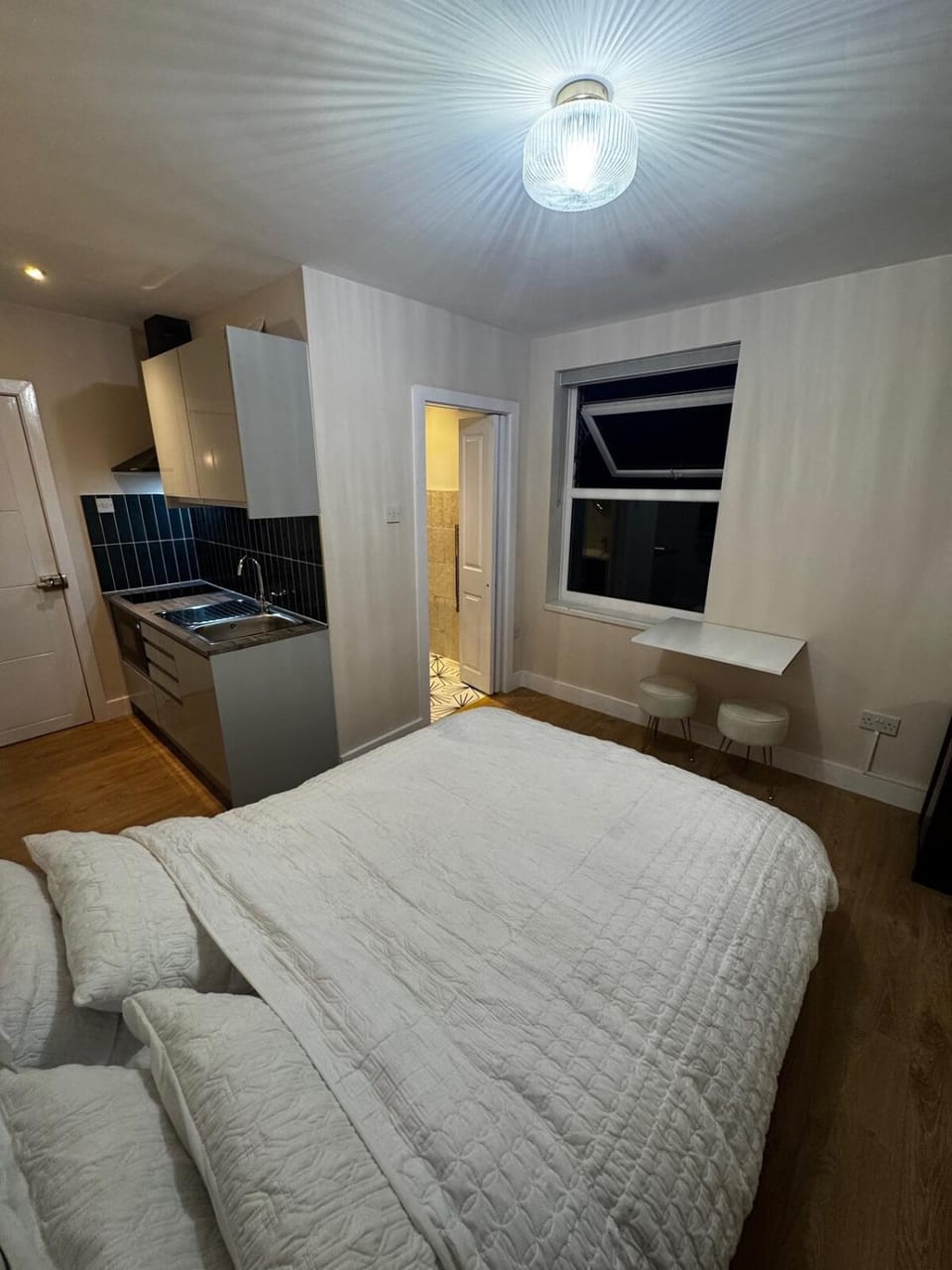 The Peckham Den Apartment in London Borough of Southwark