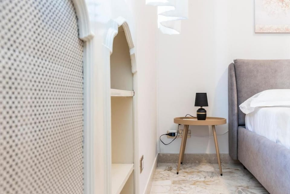 Prestigious 4 bedrooms with Netflix and Metro nearby Apartment in Catania