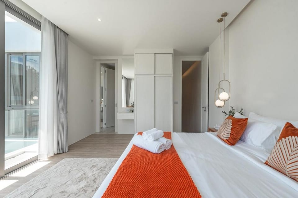 Bed, Bedroom, towels