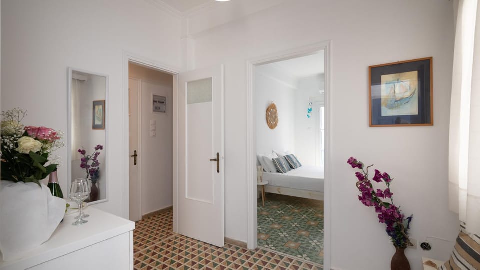 Facade/entrance, Photo of the whole room