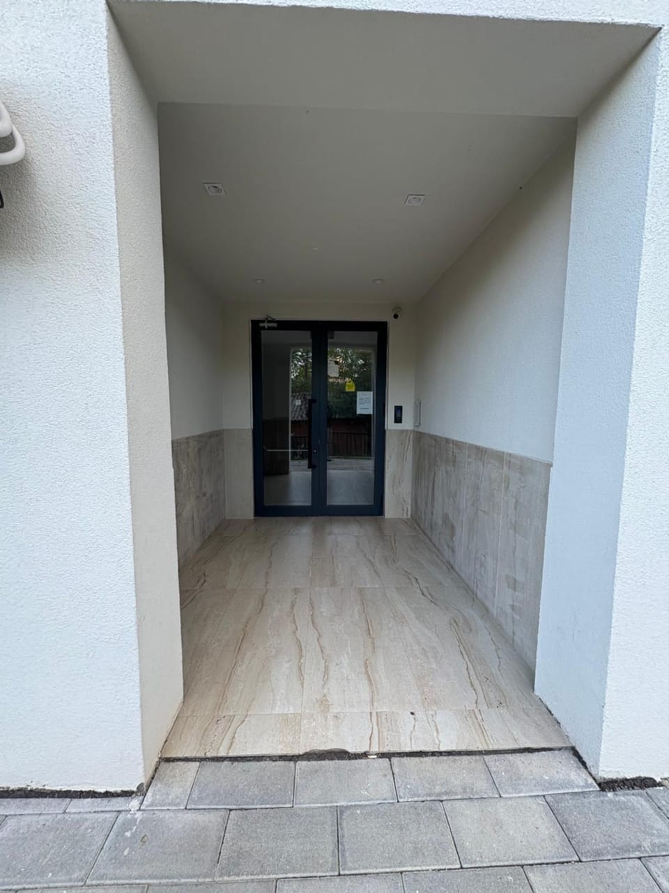 Facade/entrance