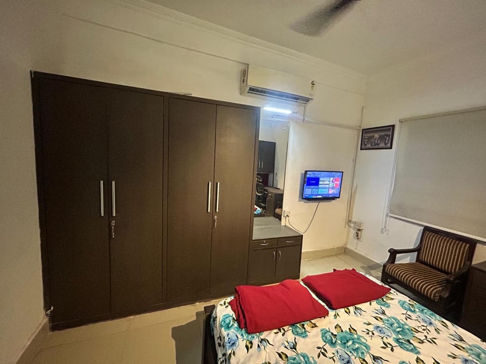 Bedroom, wardrobe