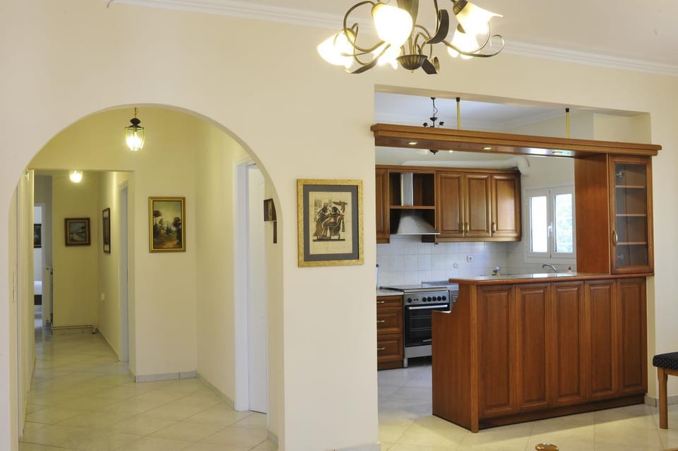 CORINTHIAN SEA AND MOUNTAIN LOzAN COM Villa in Peloponnese Region