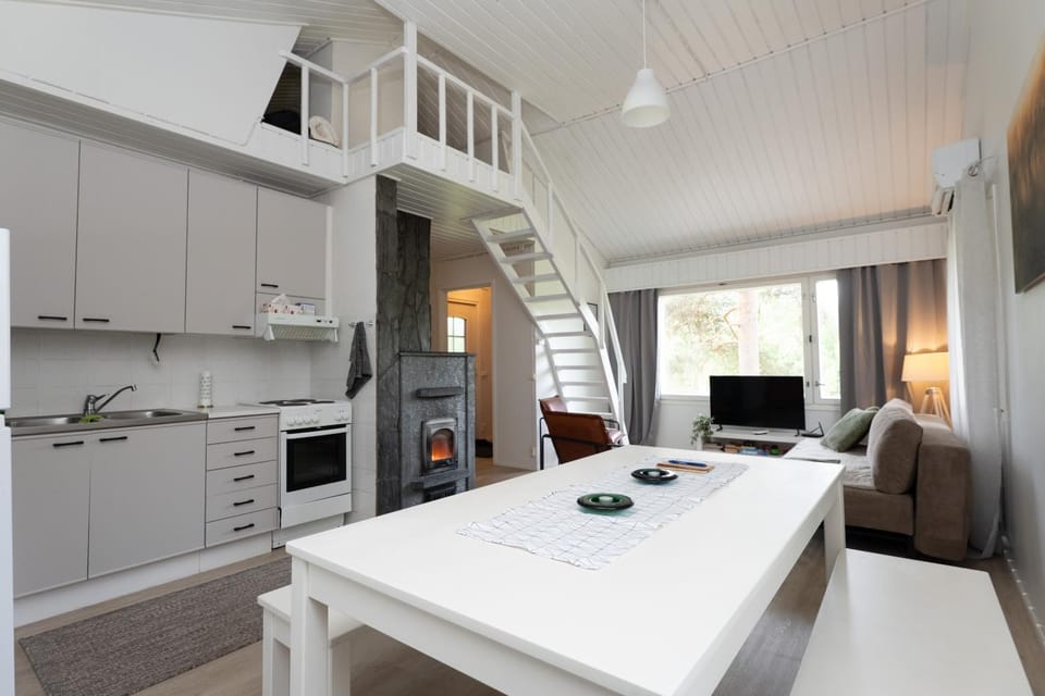 TV and multimedia, Kitchen or kitchenette, Living room, Seating area, Dining area, minibar, pet friendly, stove, toaster