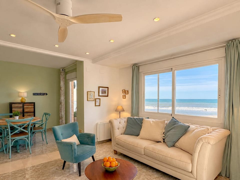 02 Ninomad Lucentia Beachfront Daimús Apartment in Daimús