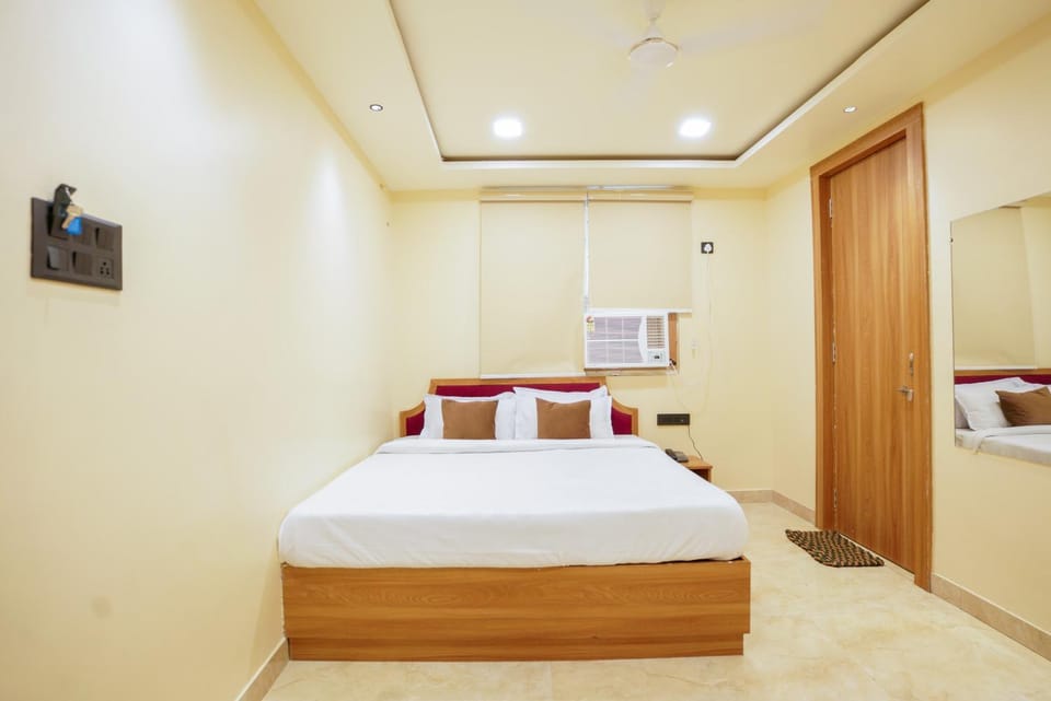Bed, Photo of the whole room, Bedroom, air conditioner