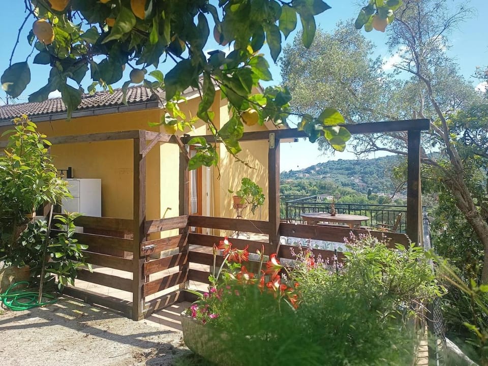 Property building, Natural landscape, Balcony/Terrace, Mountain view