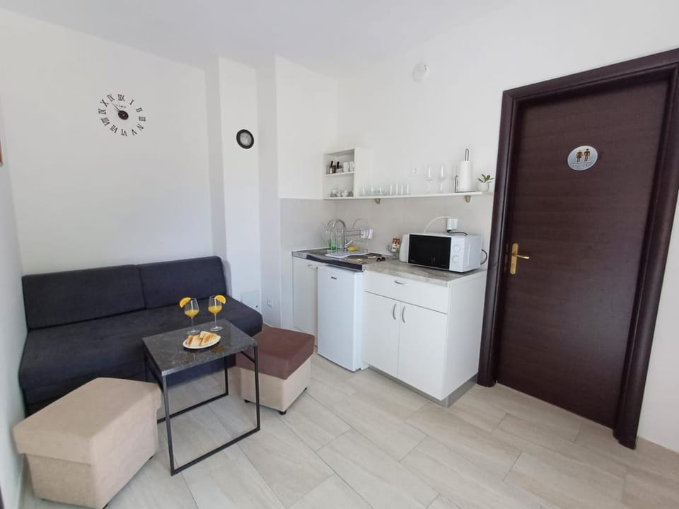 Kitchen or kitchenette, Living room, Dining area