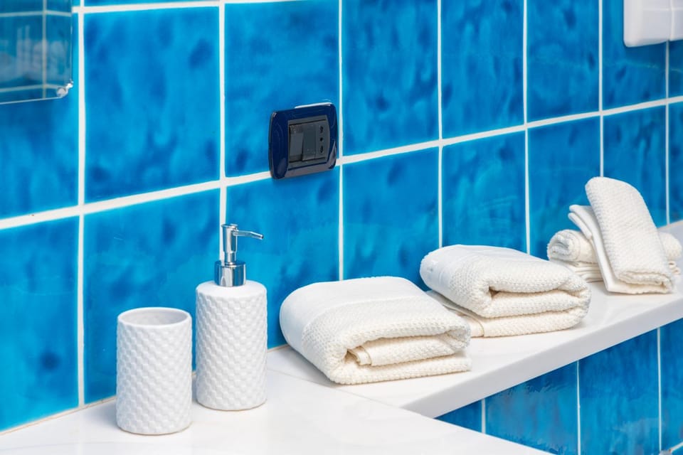 Bathroom, towels