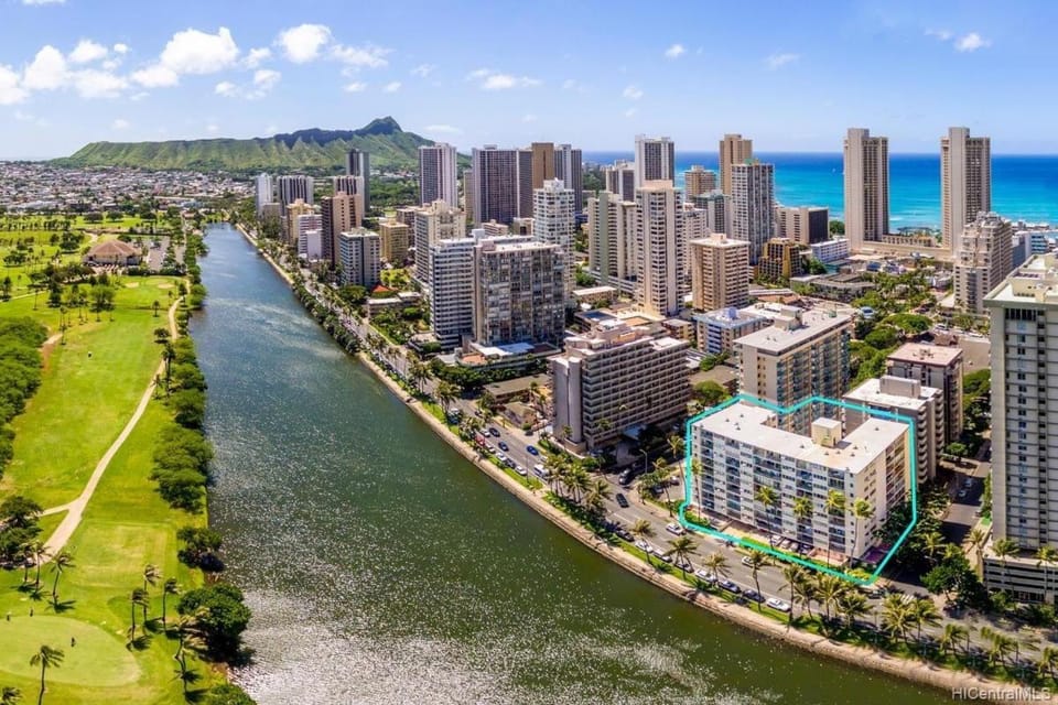 Serene Ala Wai Palms 2-Bedroom Apartment in Honolulu