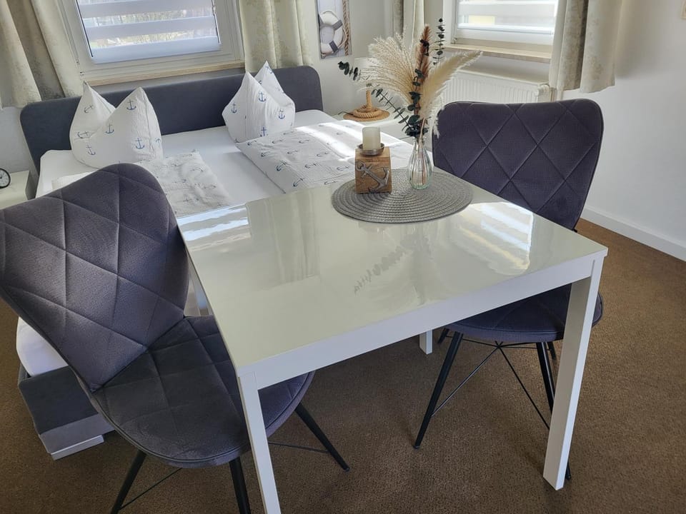 kleines feines Kühlungsborn, Studio mit Terrasse, Parkplatz & WLAN, 300m vom Strand entfernt Apartment in Kühlungsborn