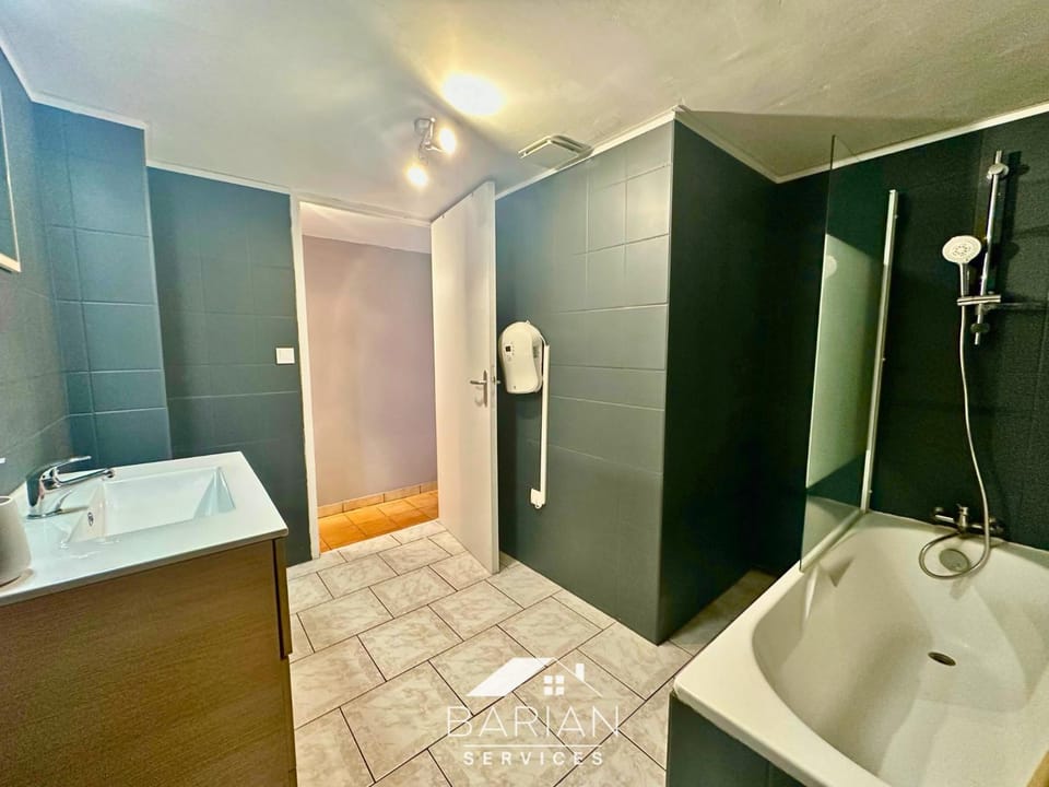 Shower, Bathroom, Bath, towels