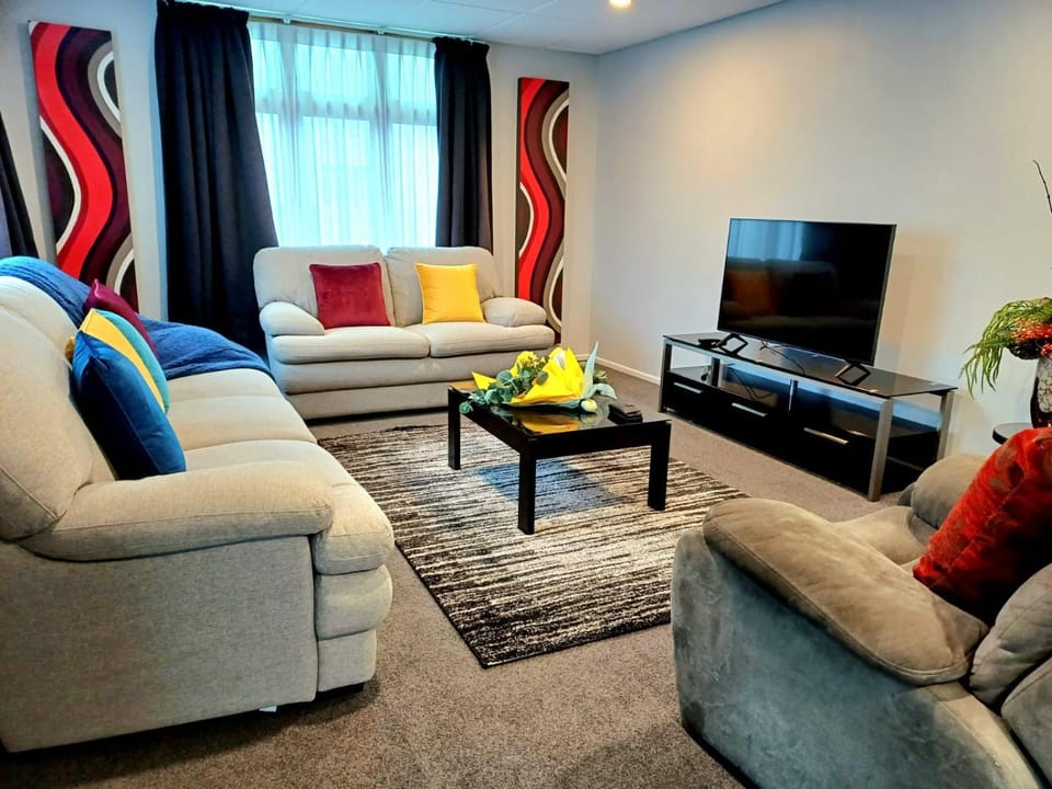 Communal lounge/ TV room, Communal lounge/ TV room, TV and multimedia, Living room, Seating area