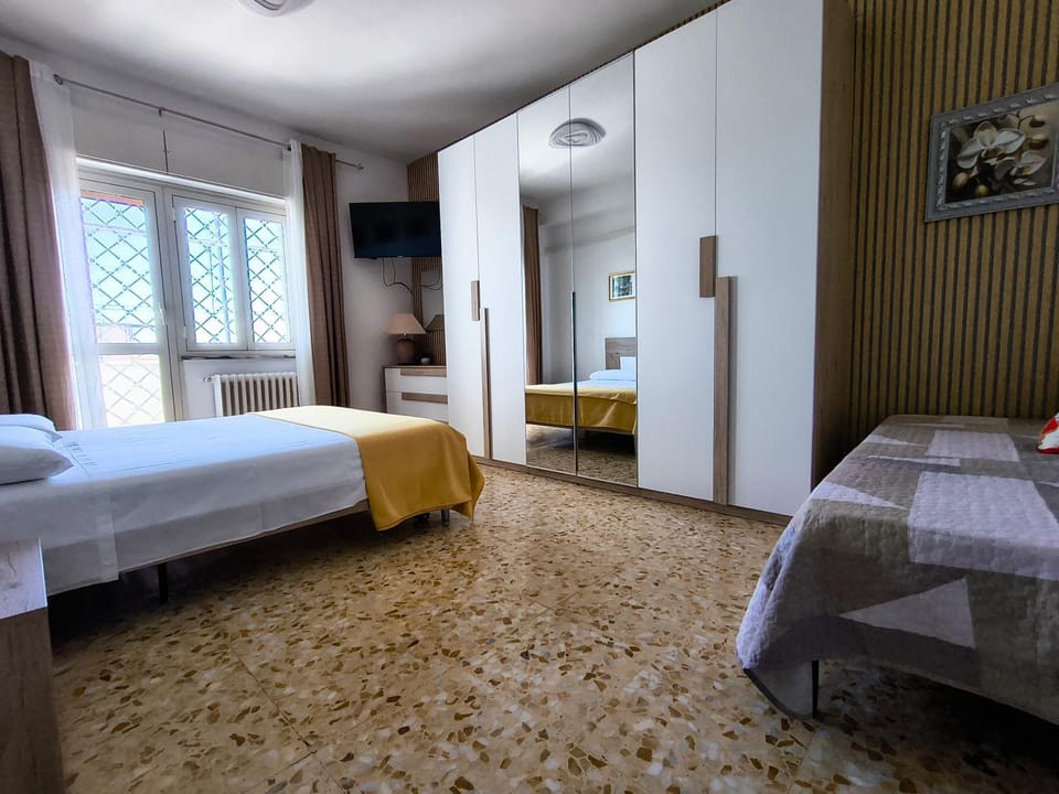 Bedroom, air conditioner