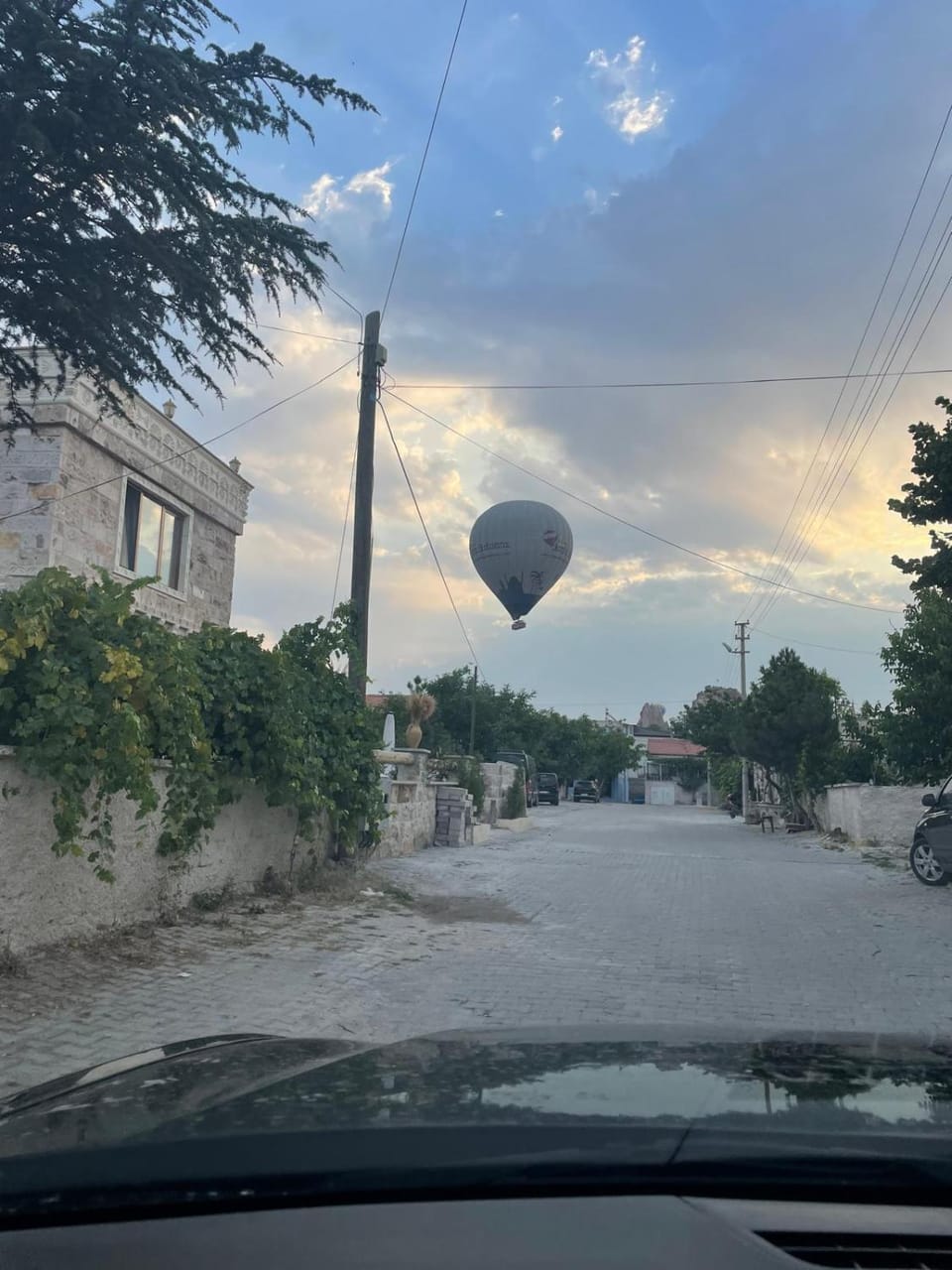 Property building, Day, Neighbourhood, Natural landscape, Street view, Sunrise, Quiet street view