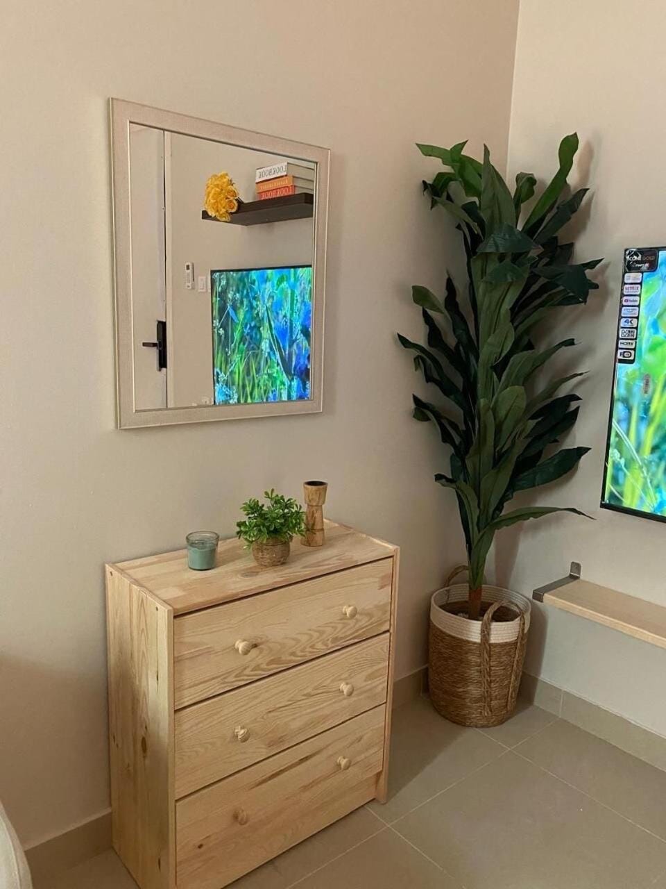 Quiet Studio استديو حي الملقا 13 Apartment in Riyadh