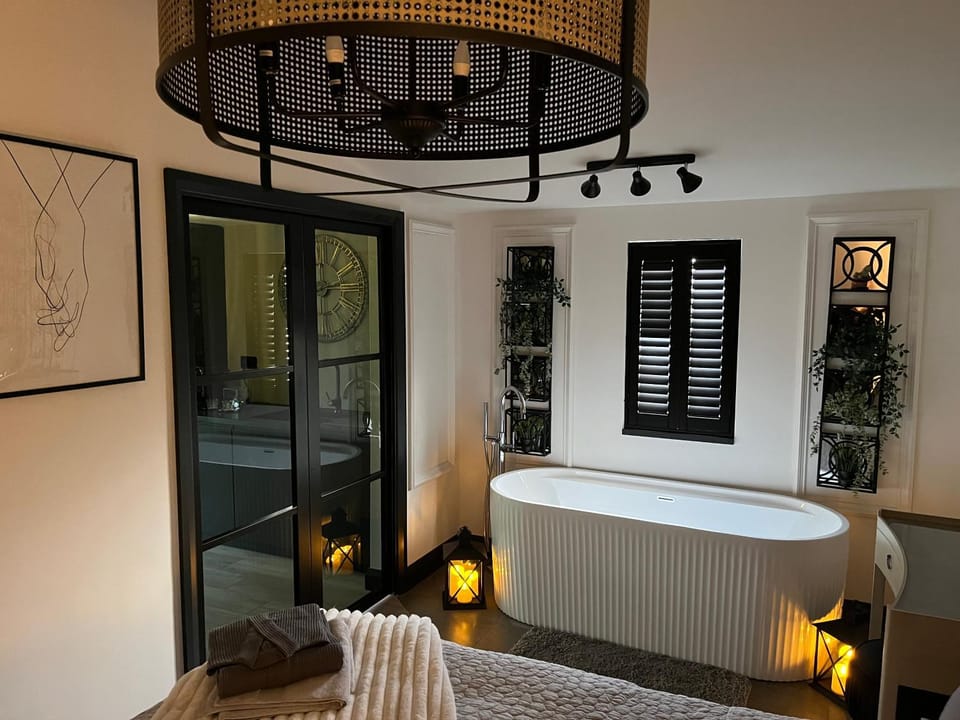 White River Retreats luxury lodges with Private Wood Fired Hot Tubs Nature lodge in Wales