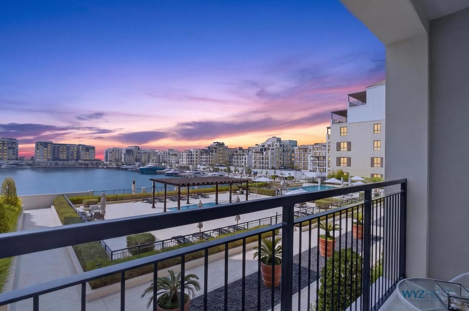 Property building, Day, Natural landscape, View (from property/room), Balcony/Terrace, Sea view, Sunrise, Sunset