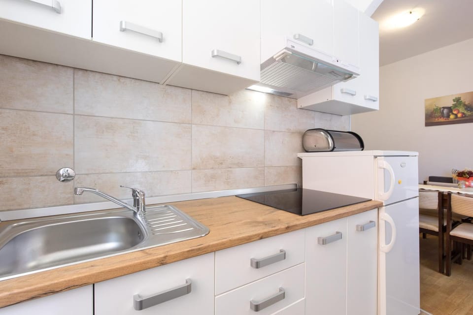 Kitchen or kitchenette, dishwasher, stove, kitchen