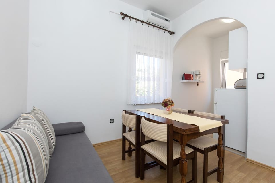 Kitchen or kitchenette, Living room, Seating area, Dining area, Breakfast, internet