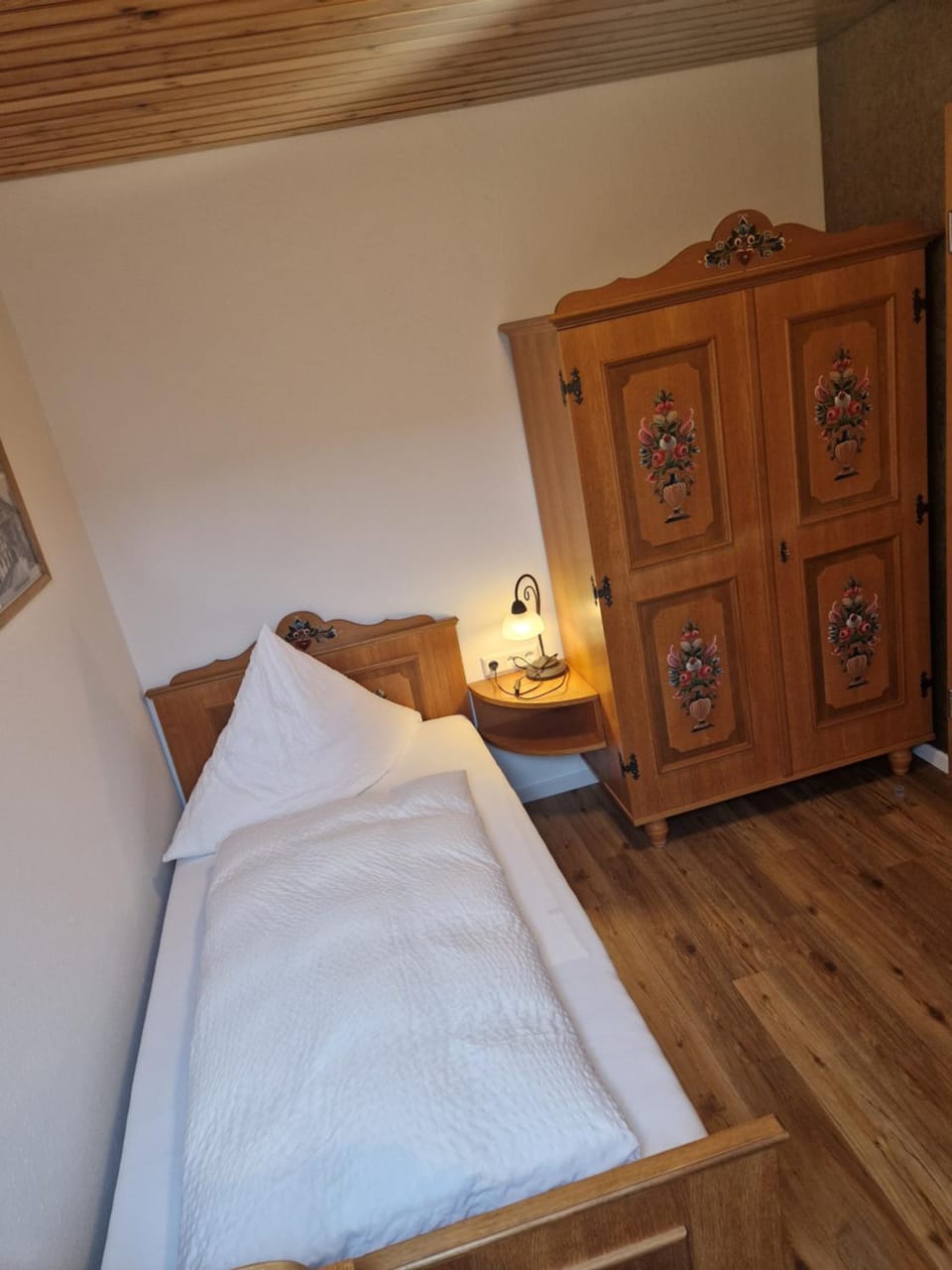 Bed, Photo of the whole room, Bedroom, wardrobe
