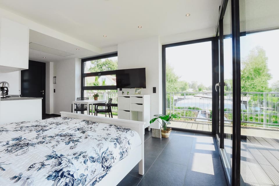 Bed, View (from property/room), Balcony/Terrace, Photo of the whole room, Bedroom