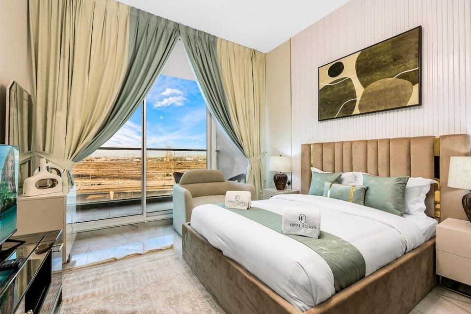 Dubai Studio Retreat Pool, Gym, Balcony & Queen Bed for Two Apartment in Dubai