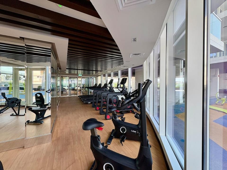 Dubai Studio Retreat Pool, Gym, Balcony & Queen Bed for Two Apartment in Dubai