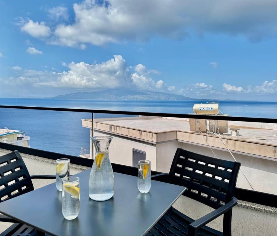 Day, View (from property/room), Balcony/Terrace, Dining area, Sea view, Drinks