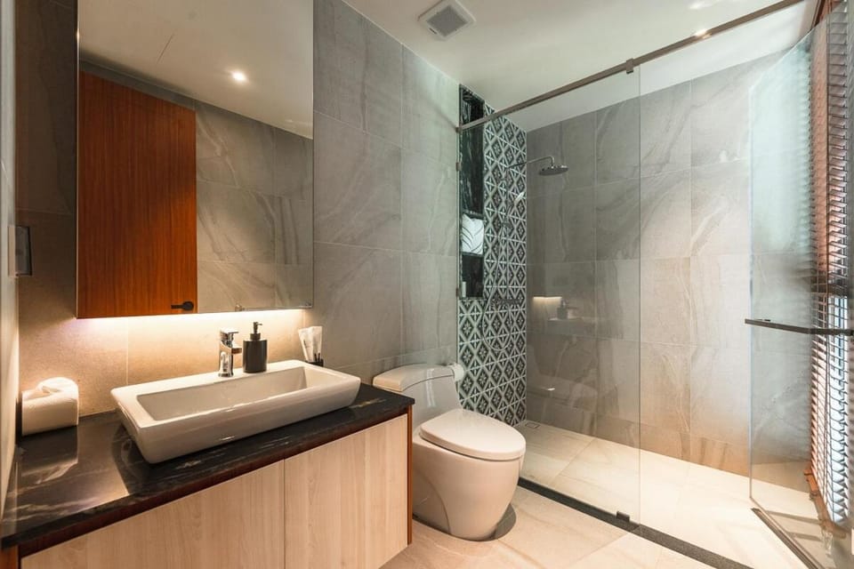 Shower, Toilet, Bathroom, Bath