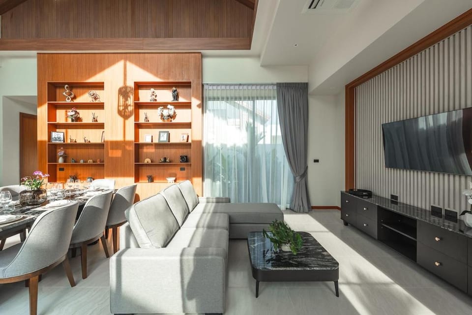 Communal lounge/ TV room, TV and multimedia, Living room, Seating area, Evening entertainment
