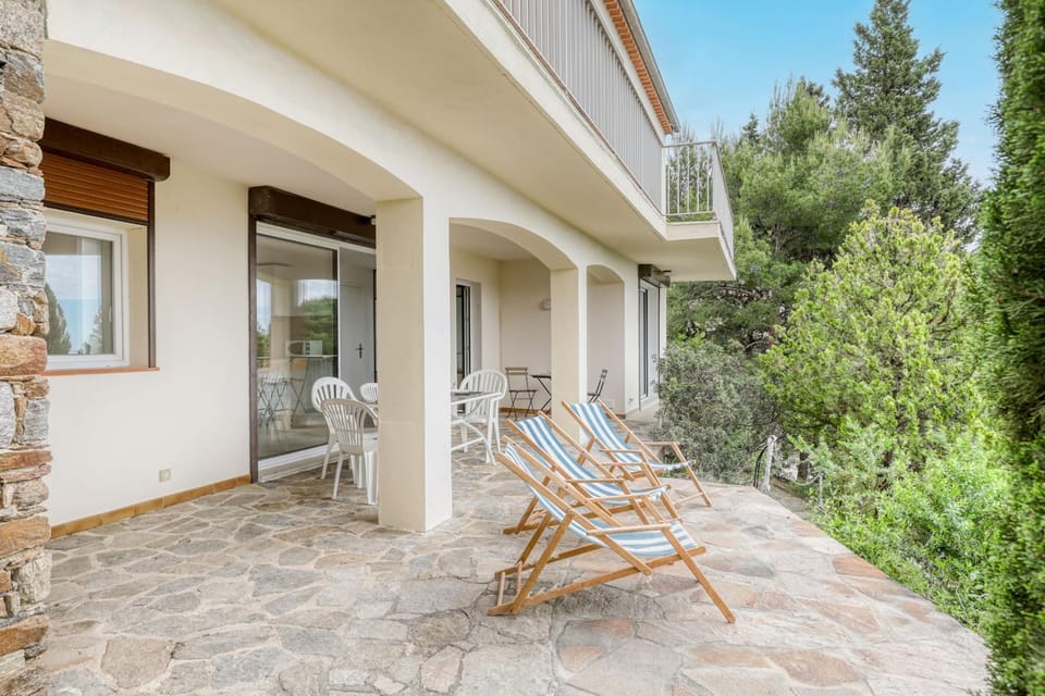 Bright apartment with terrace and sea view Le Lavandou Apartment in Le Lavandou