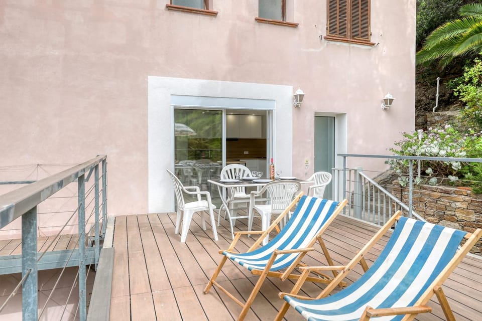 Renovated 1-bedroom apartment with sea view and large balcony Aiguebelle Apartment in Le Lavandou