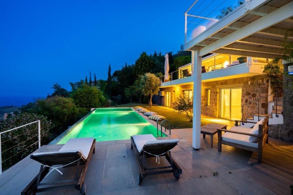 Property building, Patio, Night, Natural landscape, View (from property/room), Balcony/Terrace, Pool view, Swimming pool, sunbed