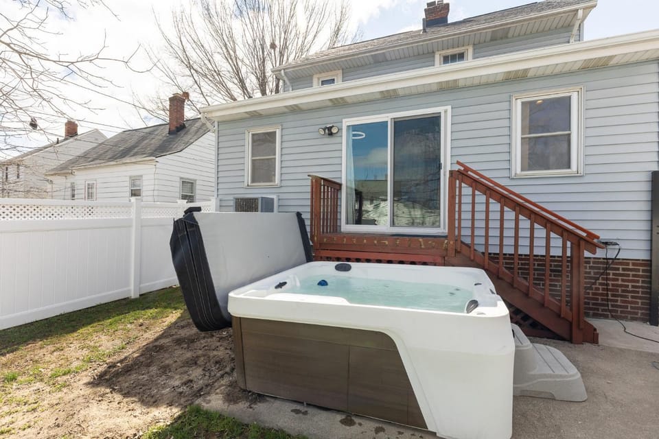 Cozy Getaway with Hot Tub, Patio & Fenced Yard home House in Cleveland Heights