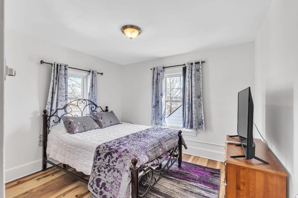 Cozy Getaway with Hot Tub, Patio & Fenced Yard home House in Cleveland Heights