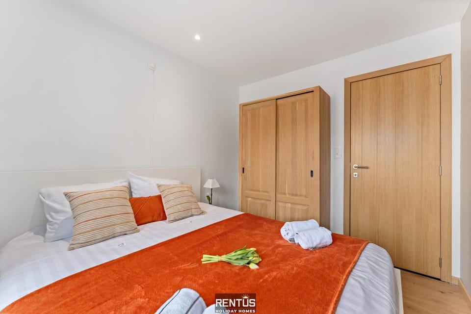 Bed, Photo of the whole room, Bedroom, wardrobe