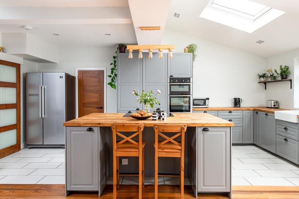 Spacious & Bright 3Bedroom Home-Sleeps7-Parking House in Bristol