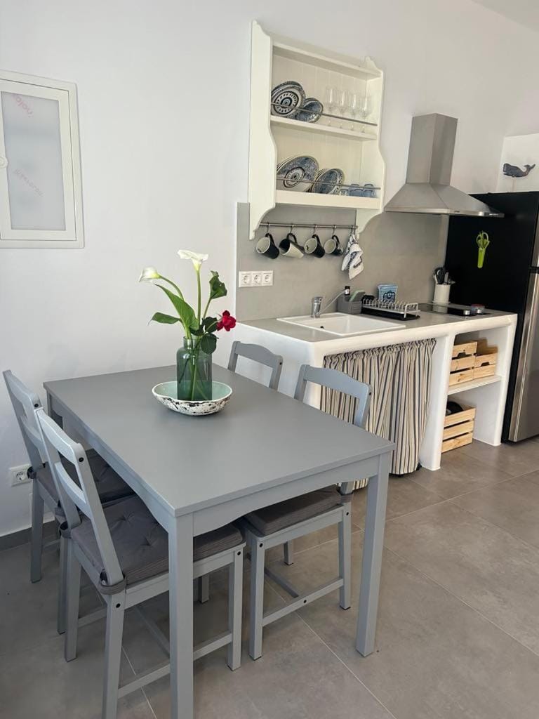 Almires3 - Stay 20m from Aegean Sea Apartment in Milos