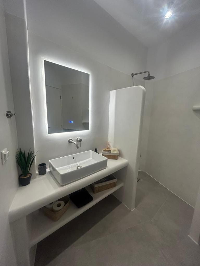 Almires3 - Stay 20m from Aegean Sea Apartment in Milos