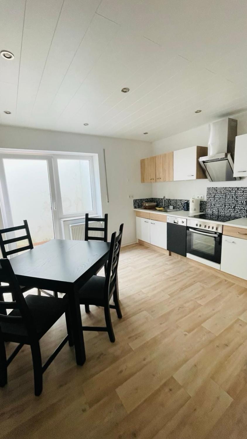 Kitchen or kitchenette, Dining area, stove