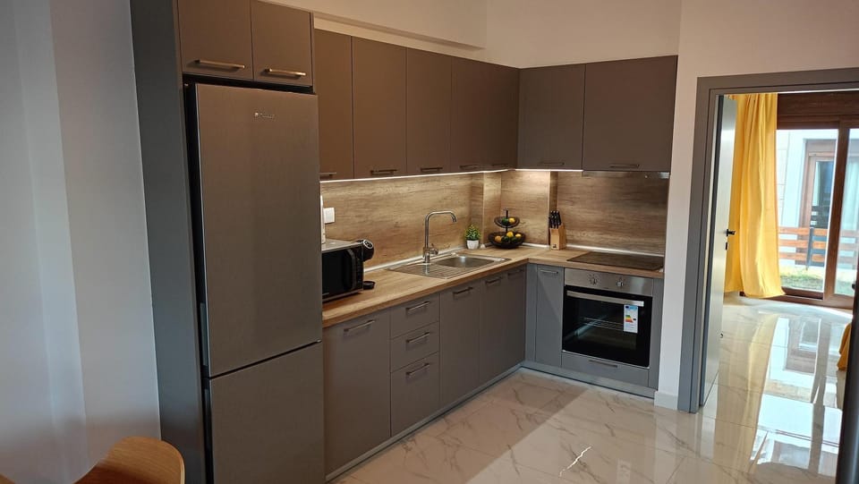 Emma House, 250m from the beach House in Nikiti