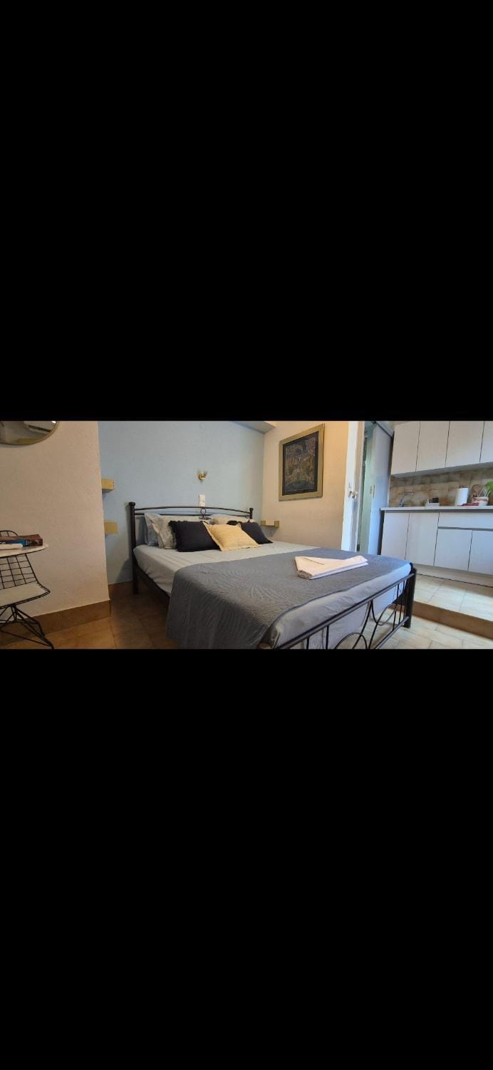 Bed, Kitchen or kitchenette, Photo of the whole room, Bedroom