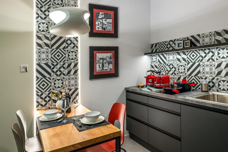 Dining area, dishwasher, stove, toaster, toaster, kitchen, kitchen