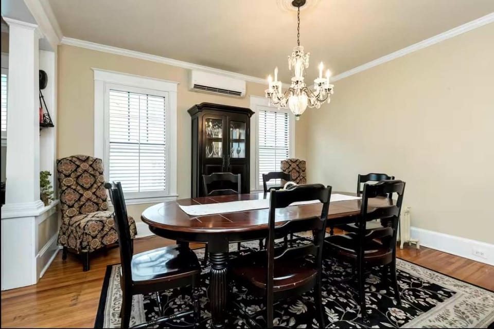 Historic Row Home 1 Block from Gate 1 at USNA House in Spa Creek