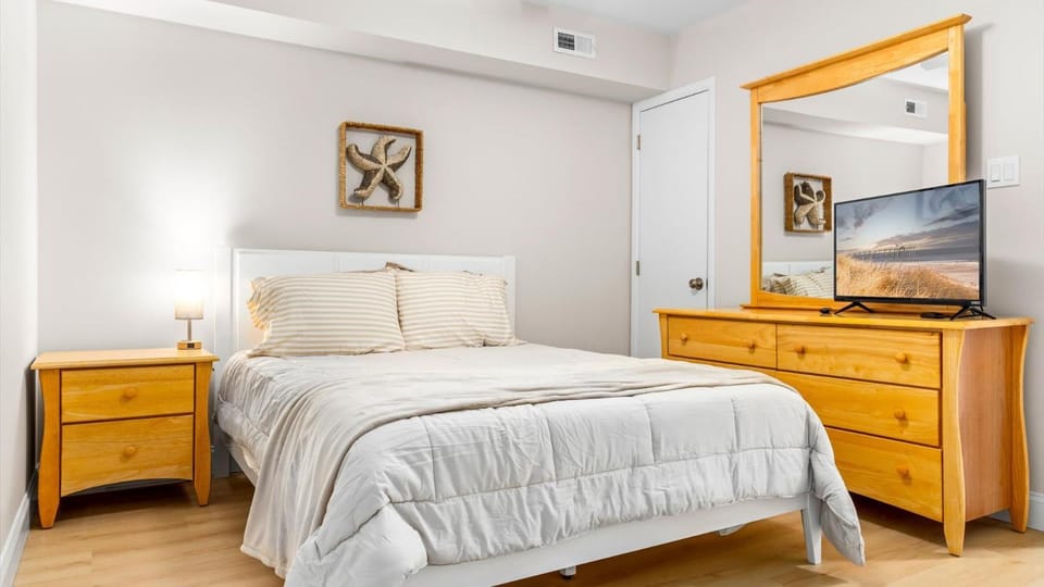 Cozy 1BR w Ocean Views & Parking - OCNJ House in Ocean City